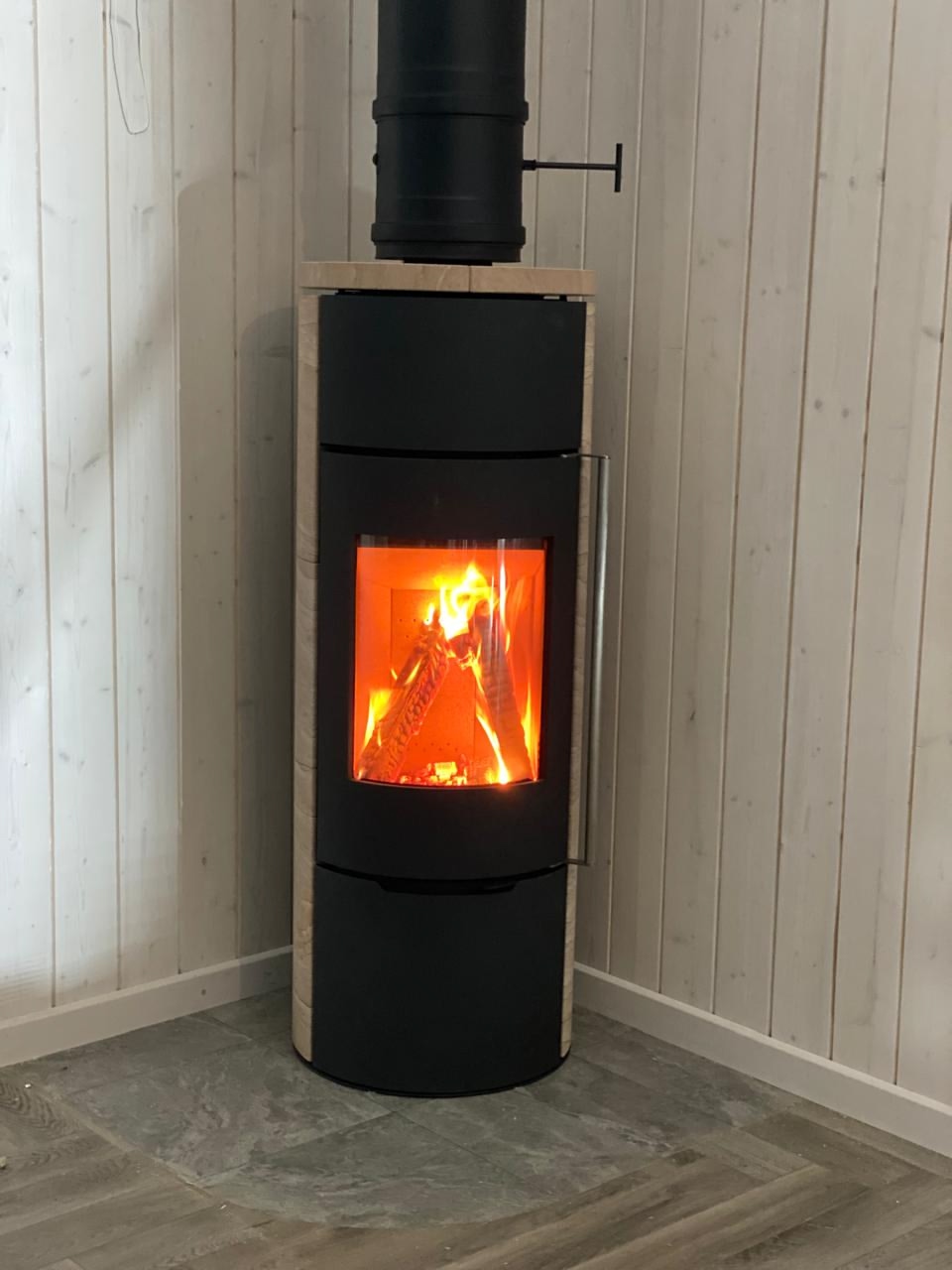 Монтаж печи Астов R1 LK в песчаннике